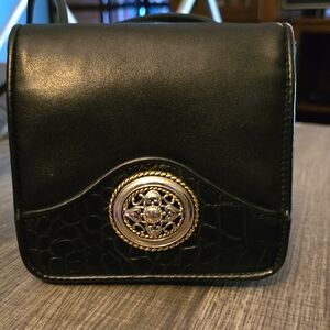 Elegant Black Women's Crossbody Bag with Gold Accent on Front